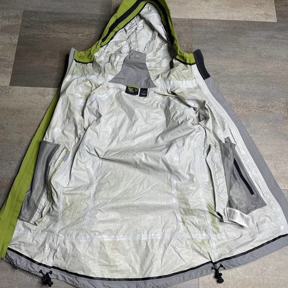 SOLD Mountain Hardwear Womens Rain Jacket XS - Picture 4 of 5